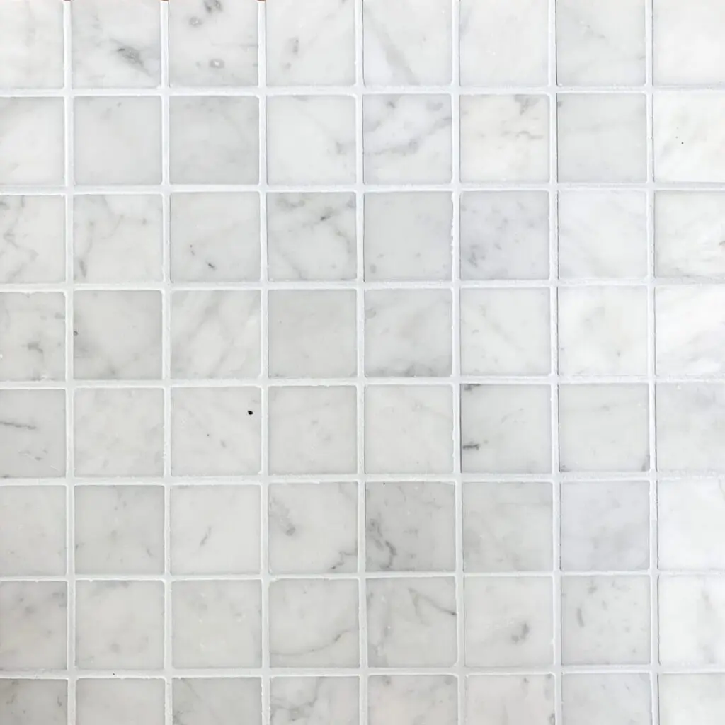 carrara marmor på golv