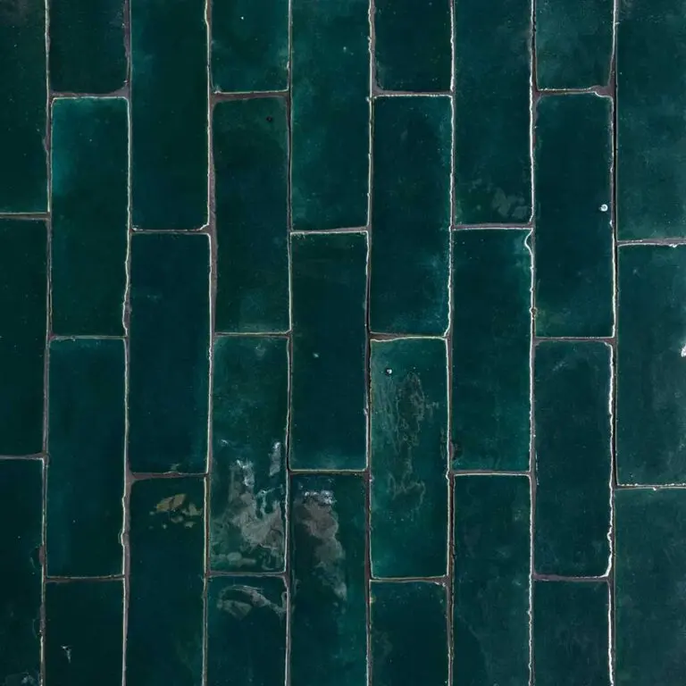 avlångt zellige-kakel i en mörkt turkos nyans
