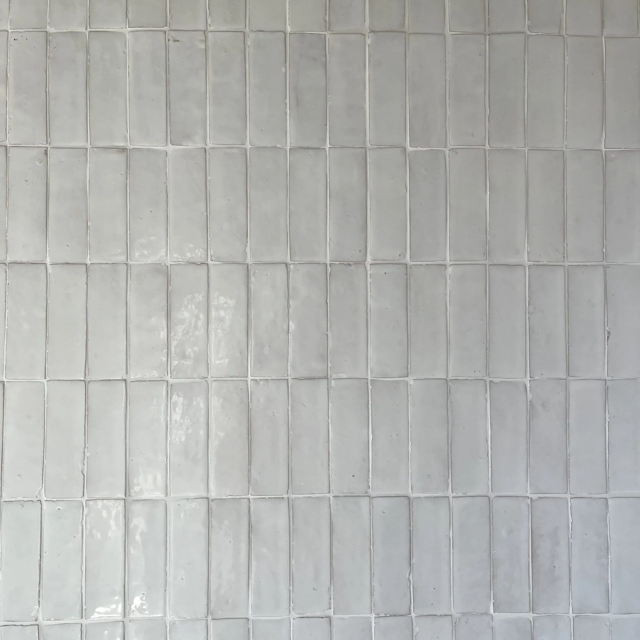 avlångt zellige-kakel i färgen White, en klassisk vit färg