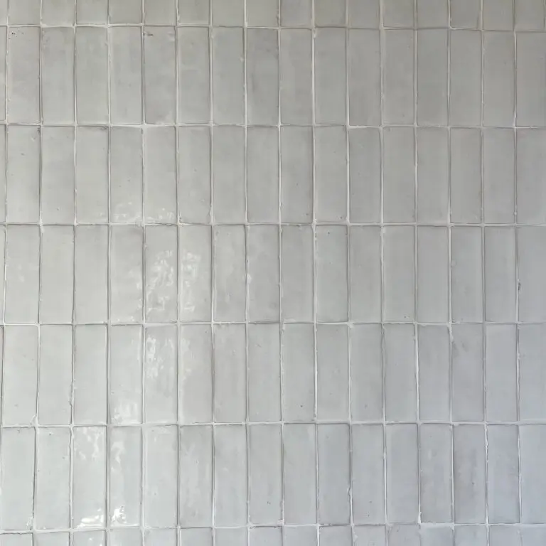 avlångt zellige-kakel i färgen White, en klassisk vit färg