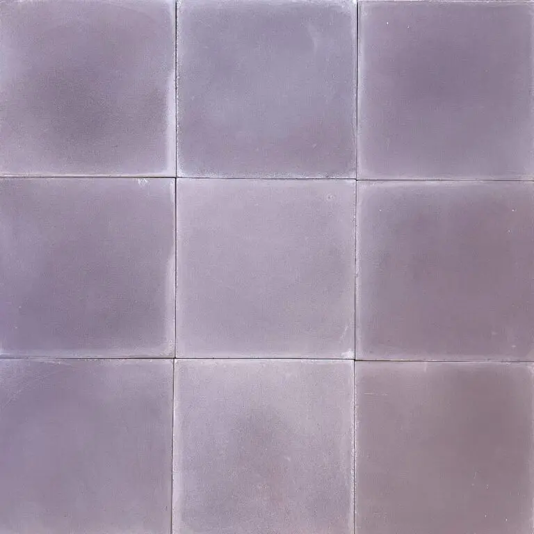 lila enfärgat cementgolv