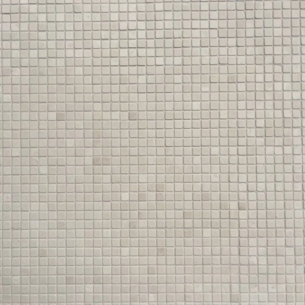 tumlad mosaik i ljus kalksten