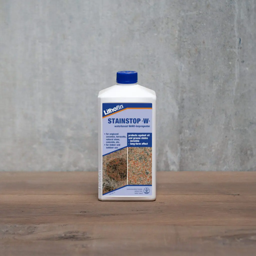 flaska med ytbehandling lithofin stainstop