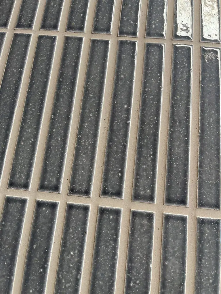 blå avlång japansk mosaik i keramik