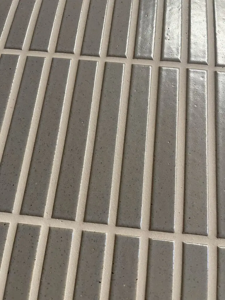 grå avlång japansk mosaik i keramik