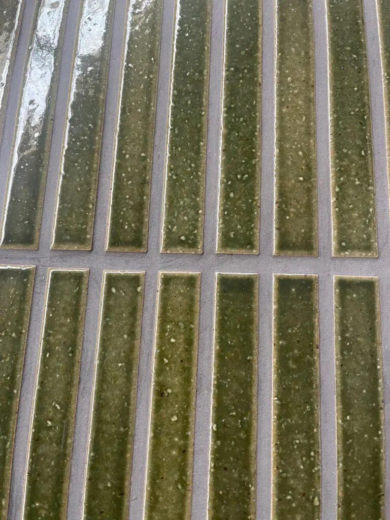 grön avlång japansk mosaik i keramik