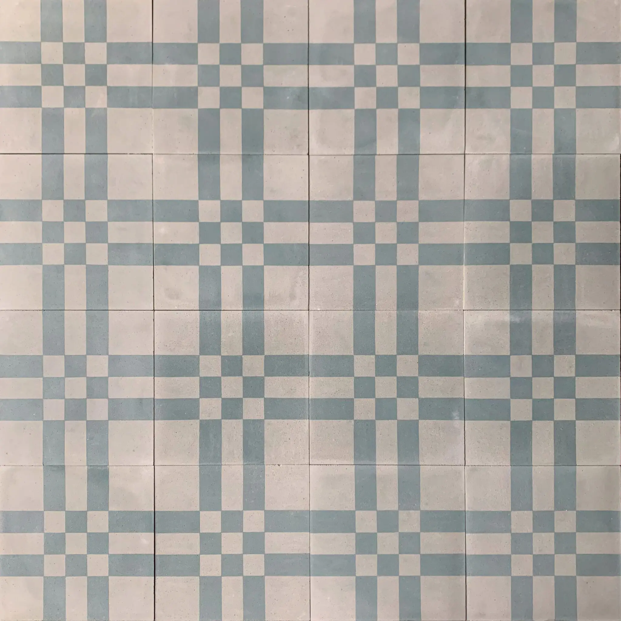 mönstrat cementgolv i blått