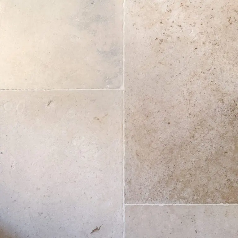 antikbehandlat kalkstensgolv i beige
