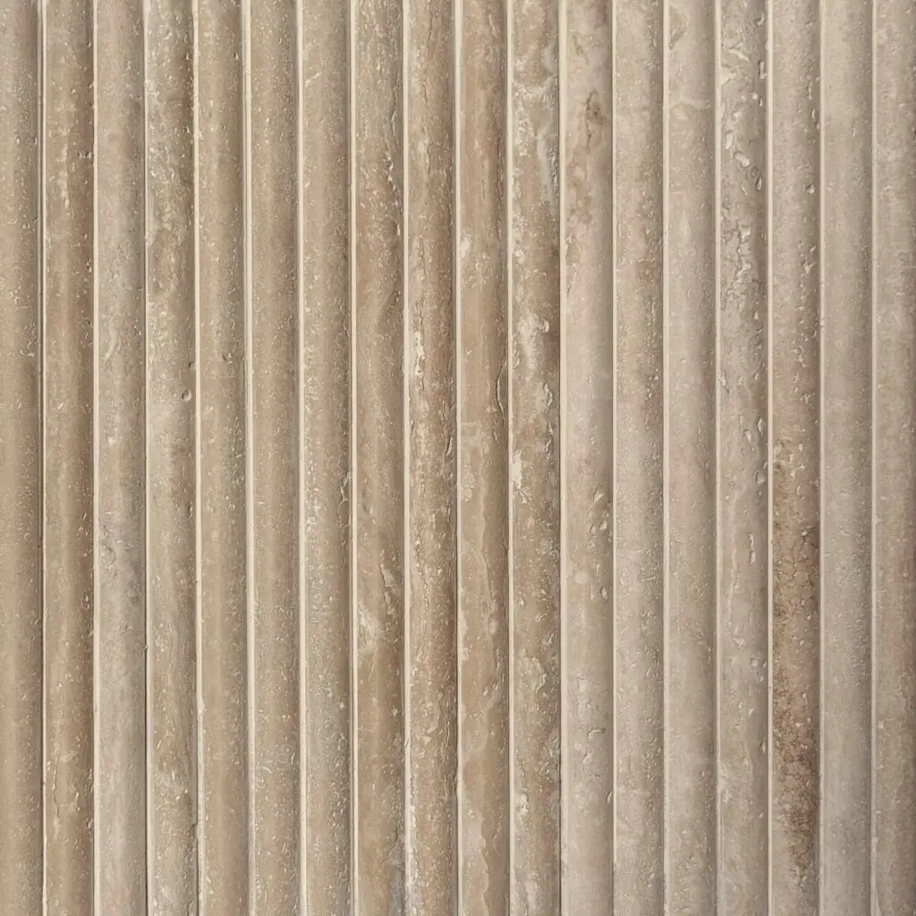 stavar av beige travertin