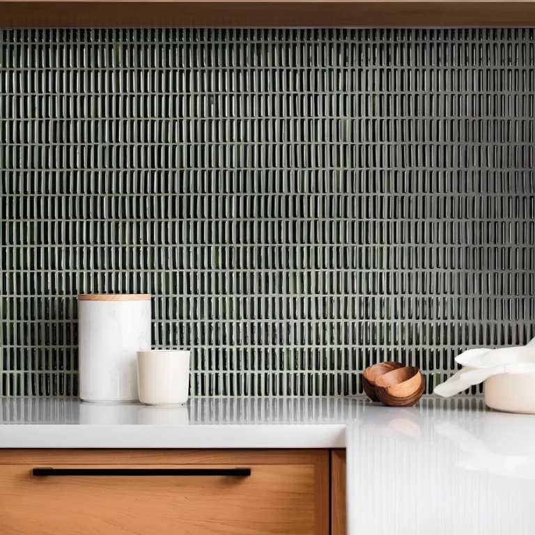 Kök med backsplash täckt av mosaik i keramik