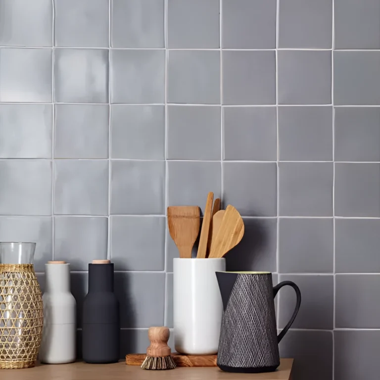 kök med grått matt handgjort kakel