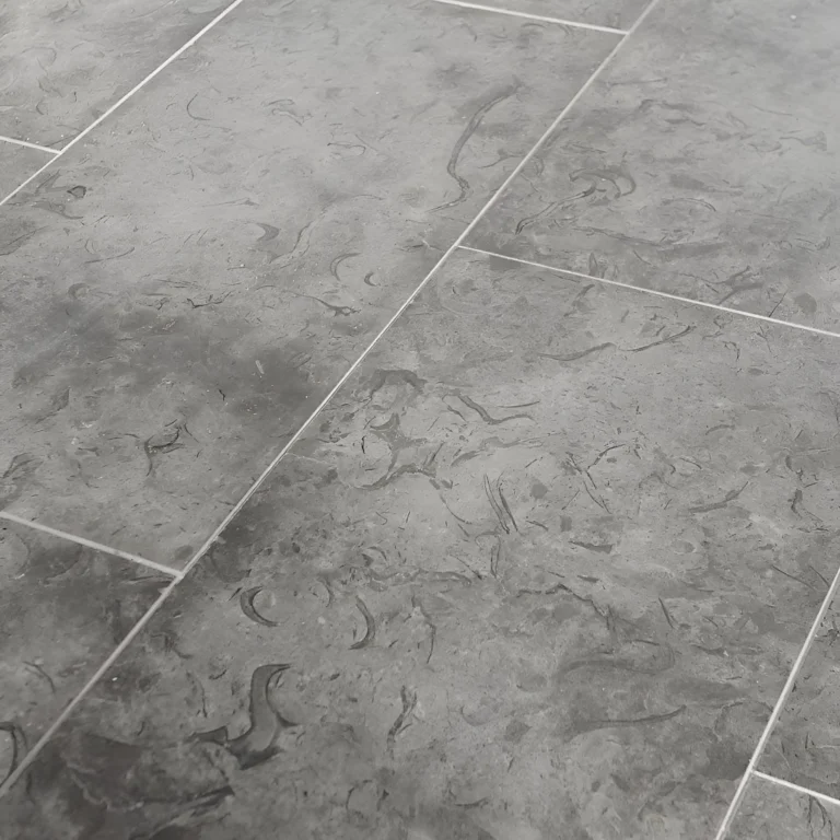 finslipad kalksten golv