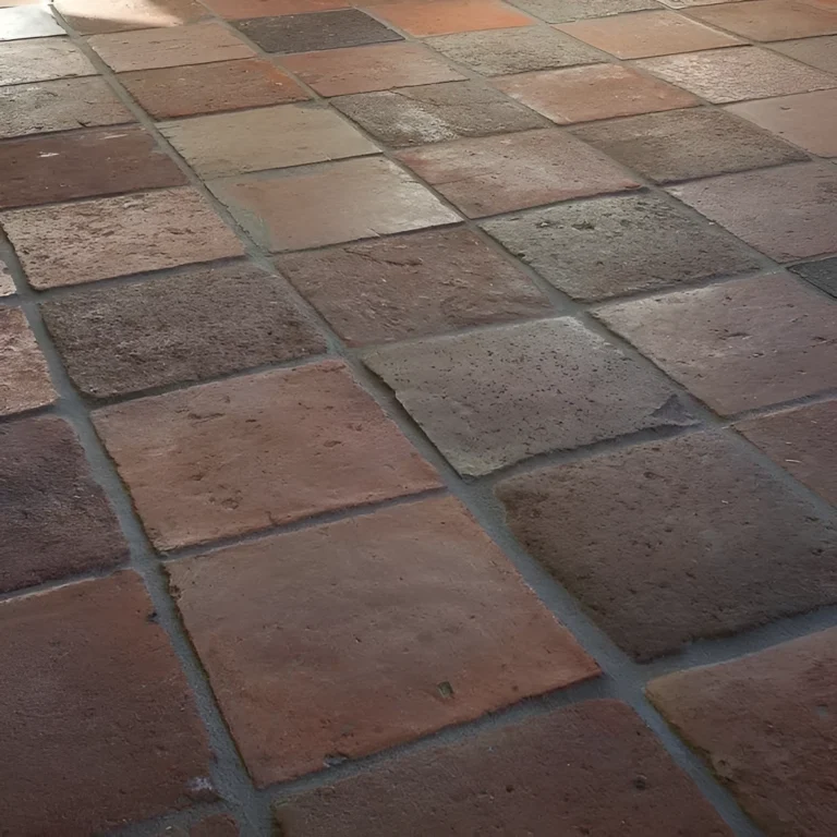 återvunnet rött tegel på golv