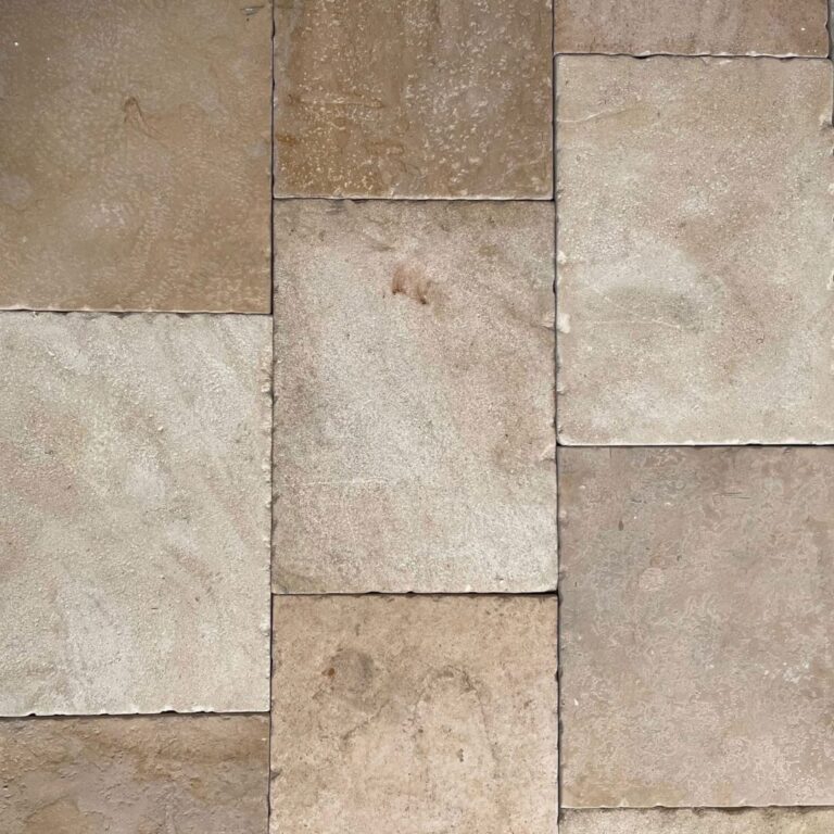 beige antikbehandlat kalkstensgolv