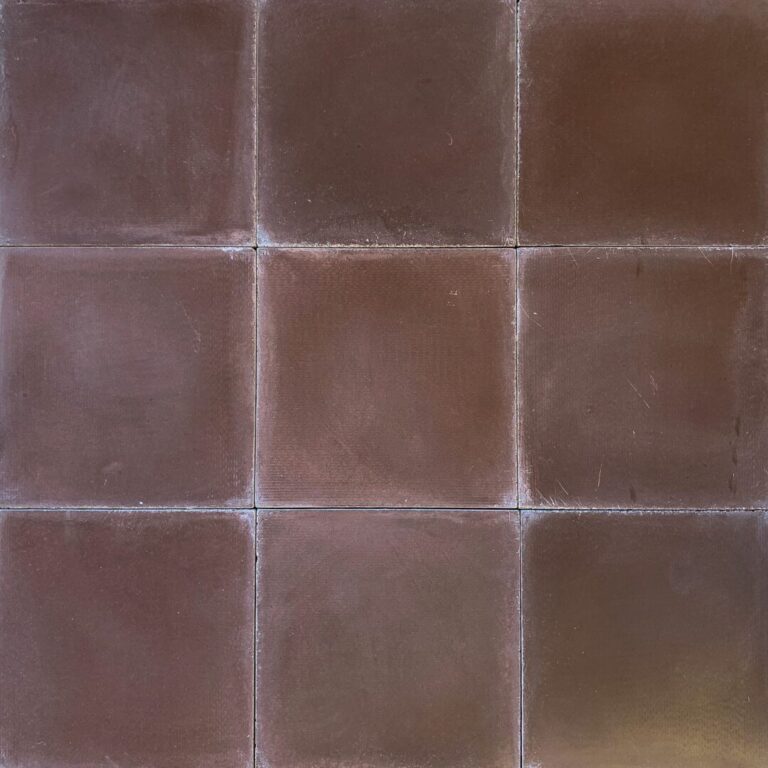 vinrött enfärgat cementgolv