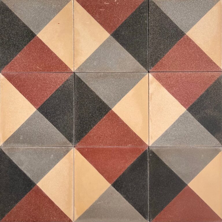 rutigt cementgolv i rött, grått, svart och beige