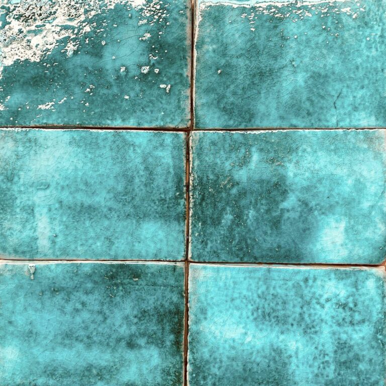 turkost kakel på vägg