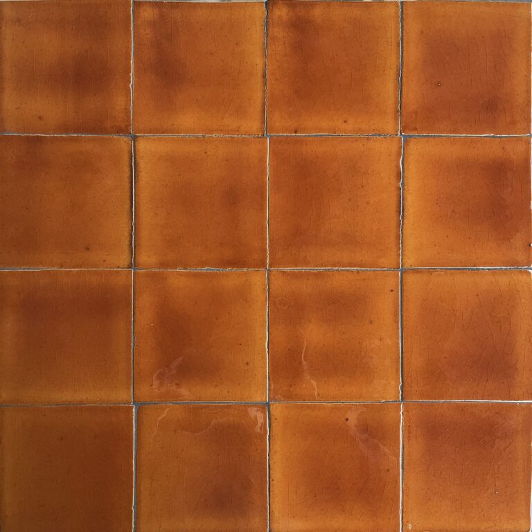 brunt handgjort brunt kakel