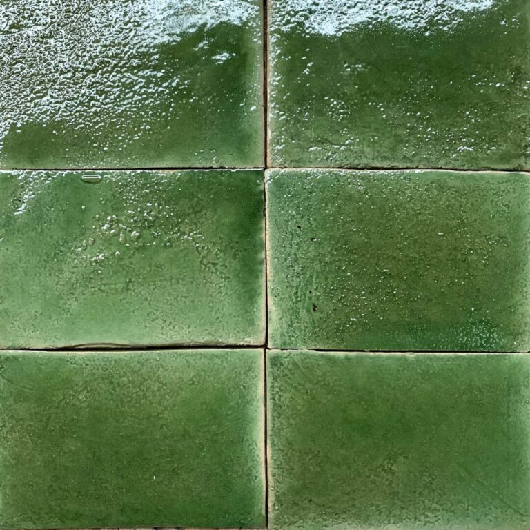 grönt kakel på vägg