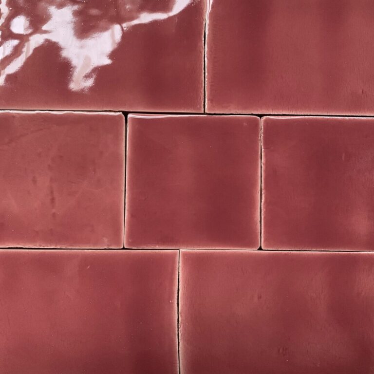 hallonrött handgjort kakel