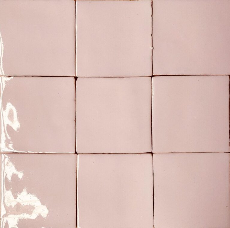 ljusrosa handgjort kakel