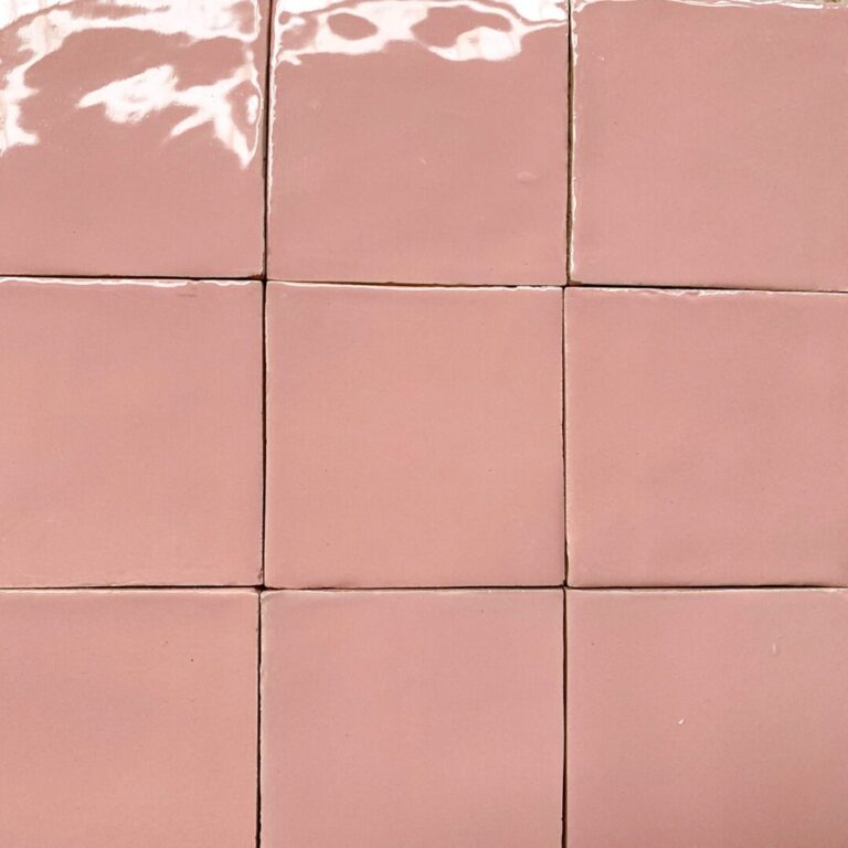 ljusrosa handgort kakel