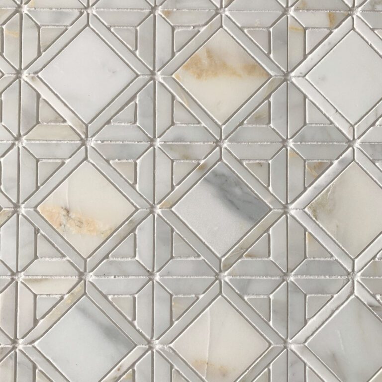 marmormosaik i calacatta i gotiskt mönster