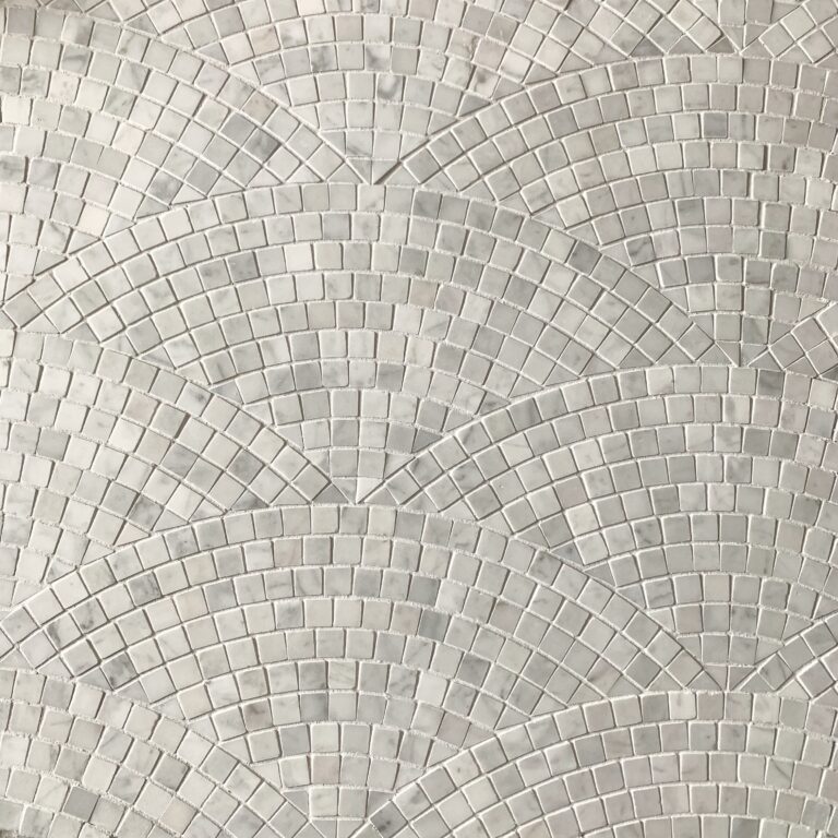 marmormosaik i carrara i solfjädermönster