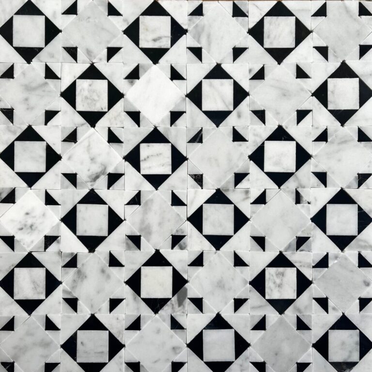 mönstrad marmormosaik i svart och vit marmor
