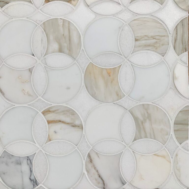 marmormosaik i calacatta i blommönster