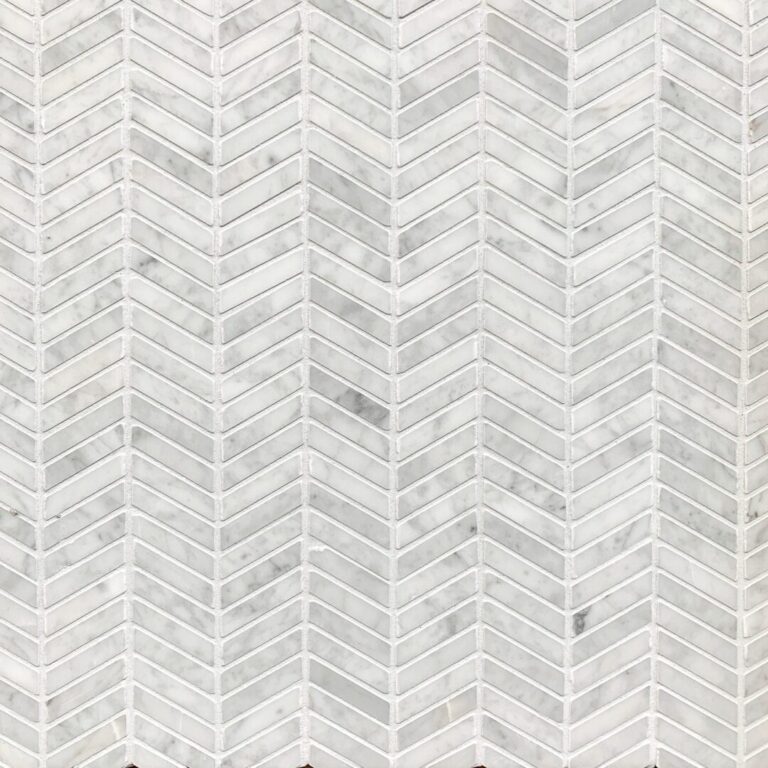 carrara marmormosaik i chevronmönster