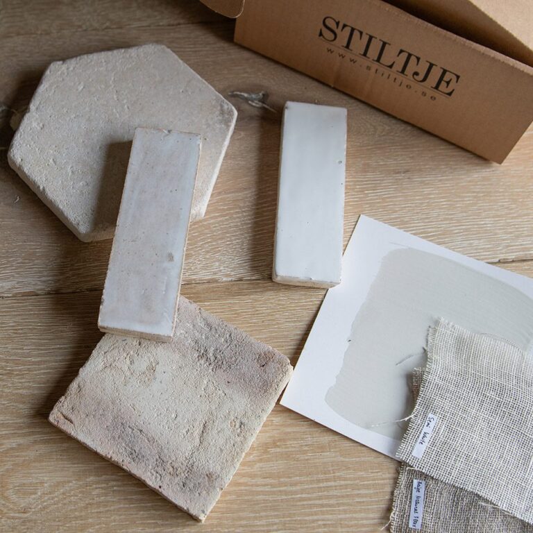 materialprover på tegel, kalksten och zellige som valts ut under rådgivning.