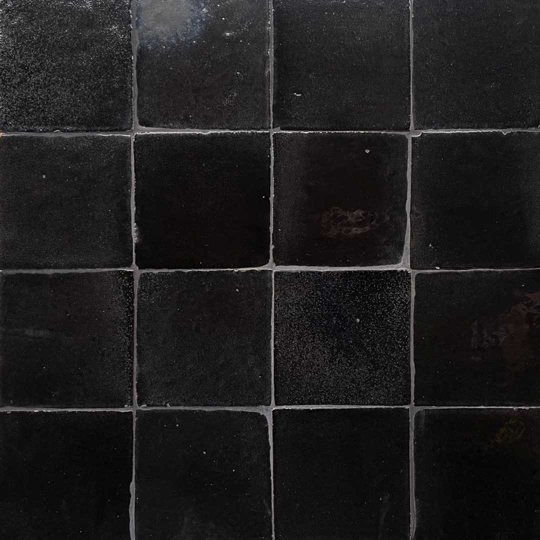 Nästan svart zellige-kakel i storleken 10x10 cm