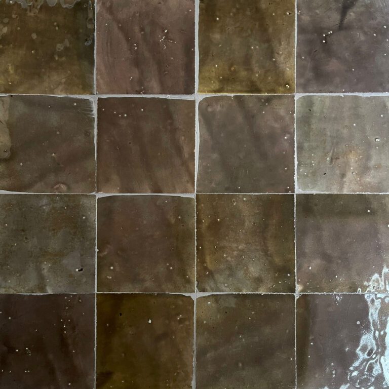 marockanskt zellige-kakel i bruna nyanser