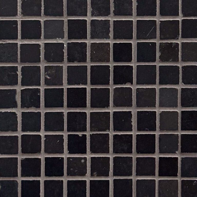 svart marmormosaik