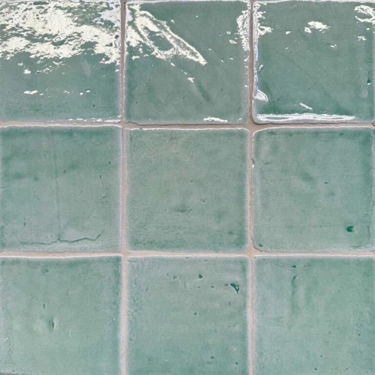 turkost kakel på vägg