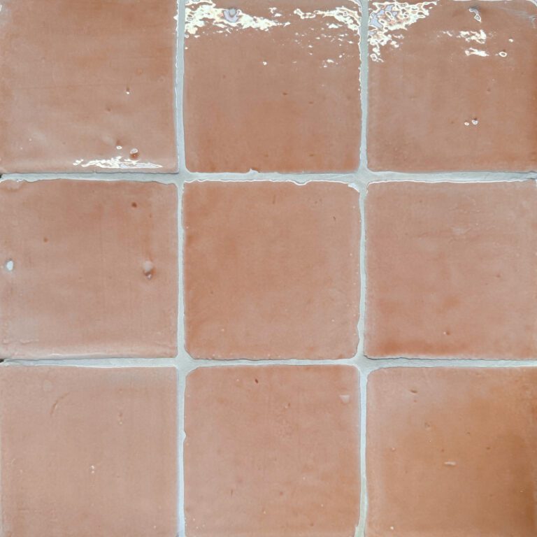 rosa aprikos handgjort kakel på vägg