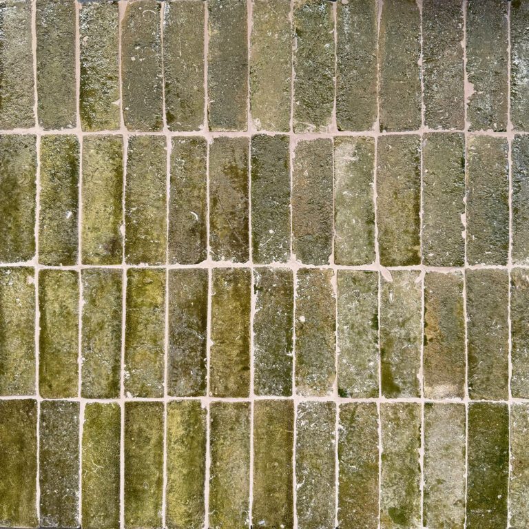 avlångt grönt glaserat tegelgolv