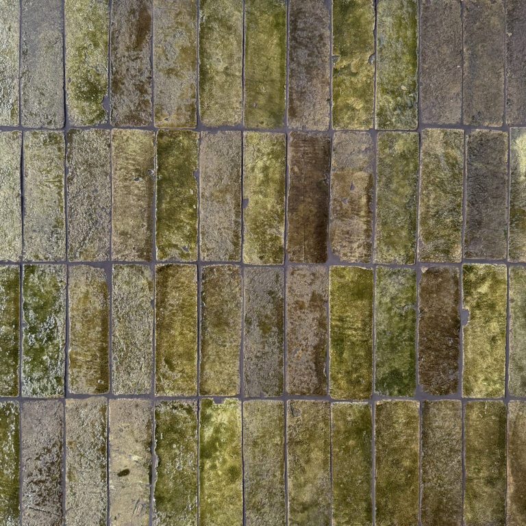 avlångt grönt och brunt glaserat tegelgolv