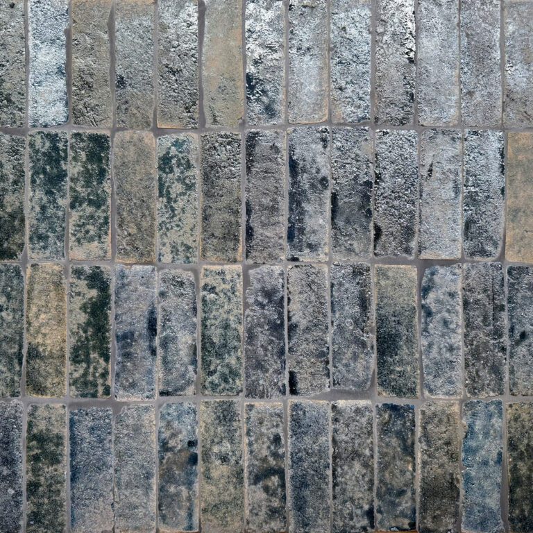 avlångt blått glaserat tegelgolv