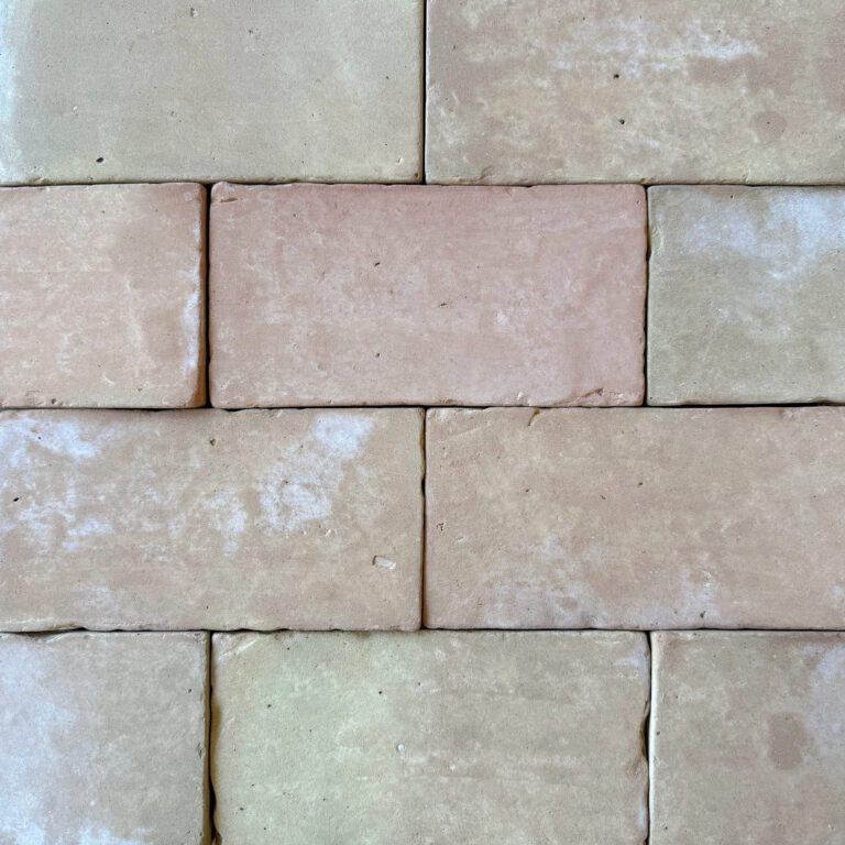 ljust patinerat tegelgolv