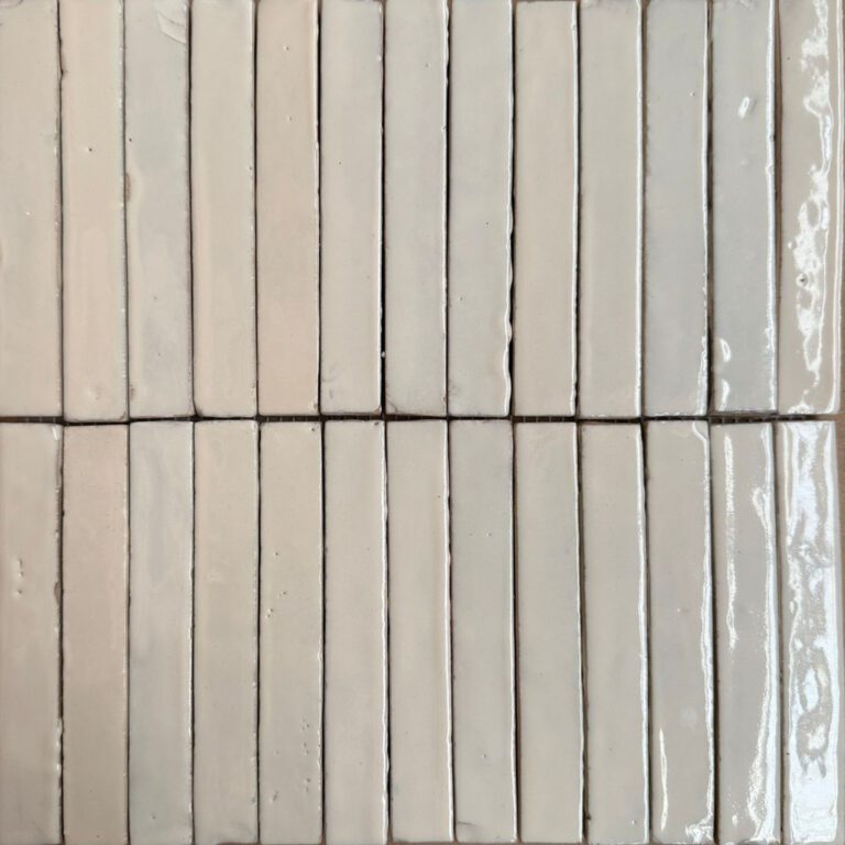 avlångt handgjort marockanskt kakel i en krämig nyans