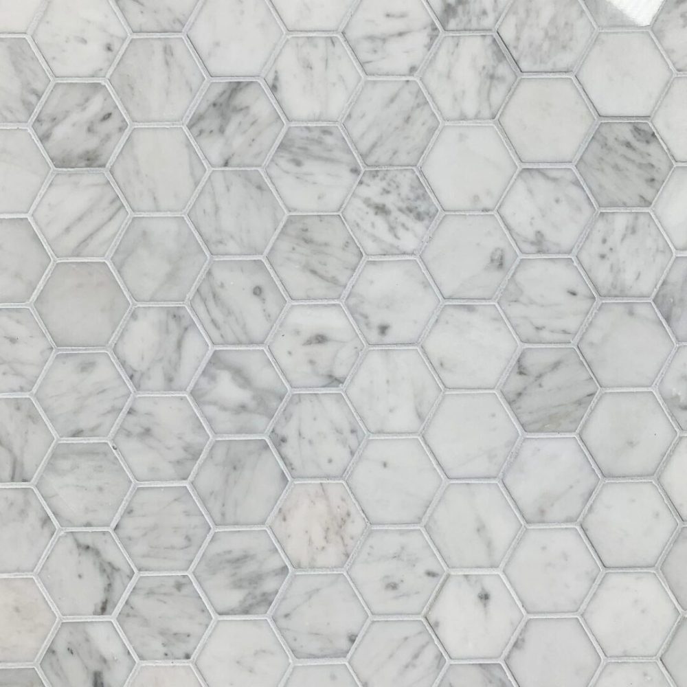carrara marmor i form av hexagoner