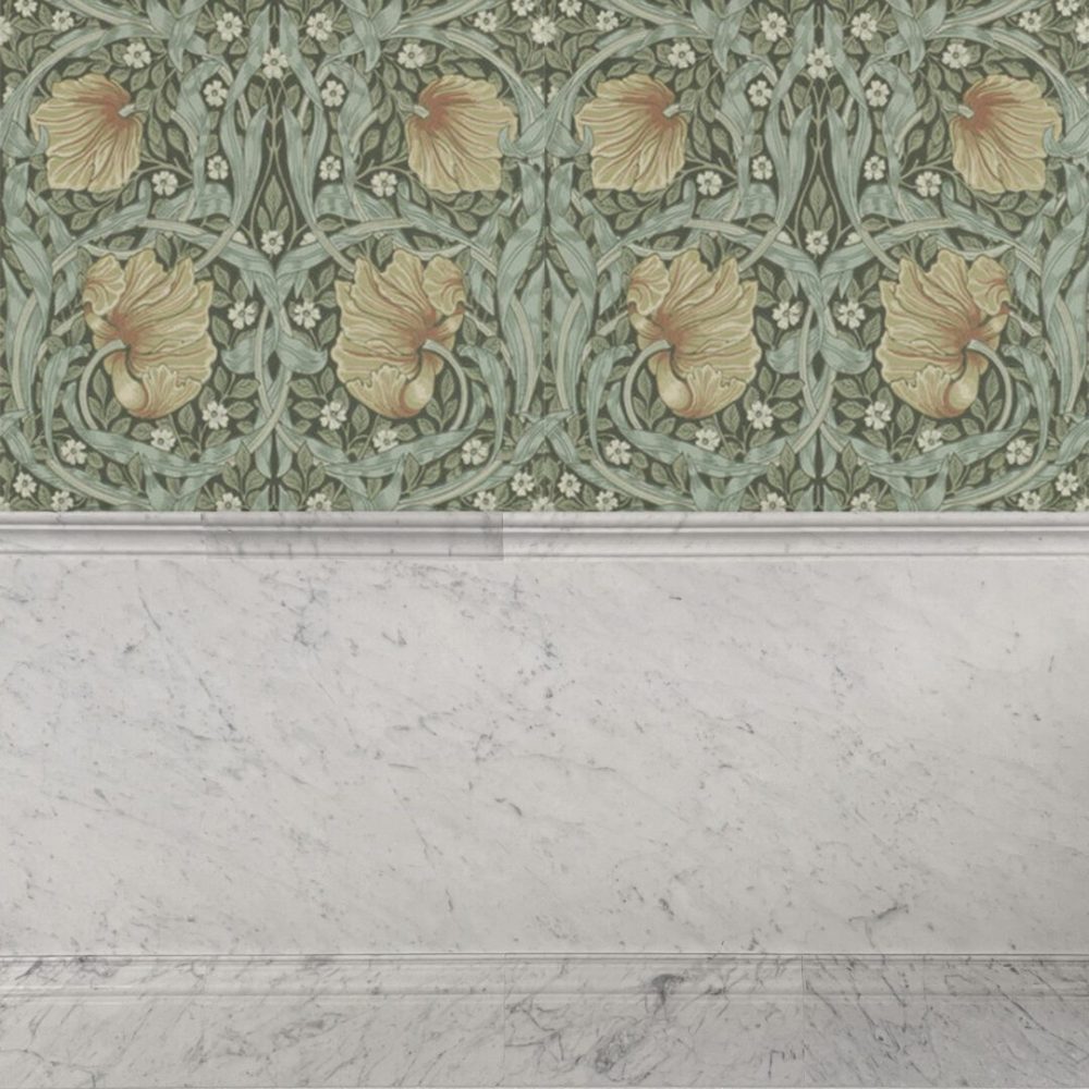 tapet med paneler i carraramarmor med bröstlist och golvlist