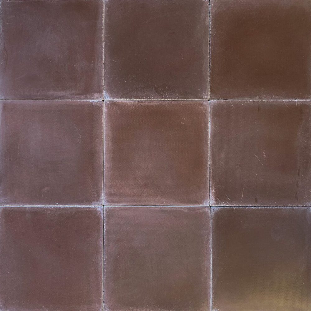 vinrött enfärgat cementgolv