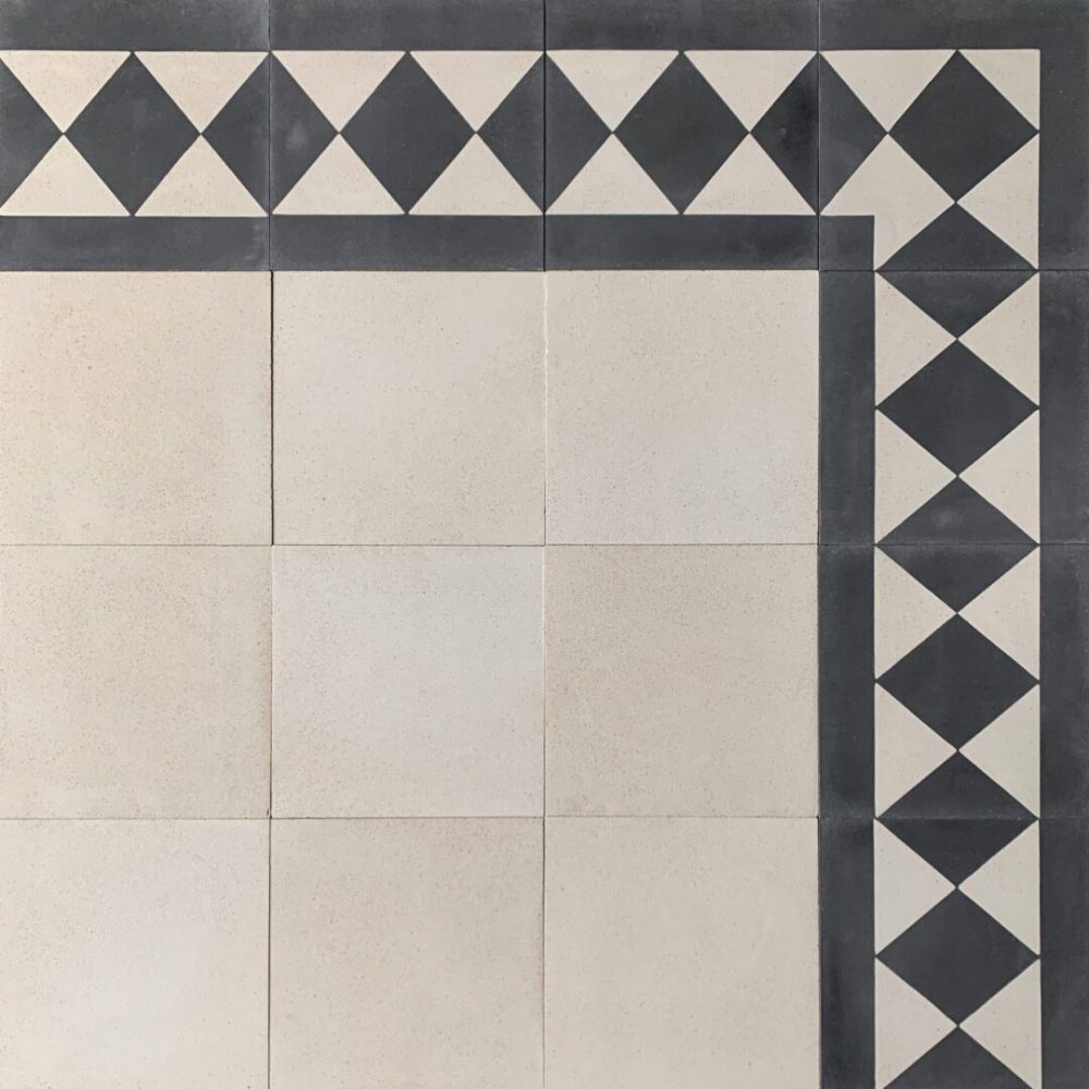 cementgolv i vitt med mönstrad ram