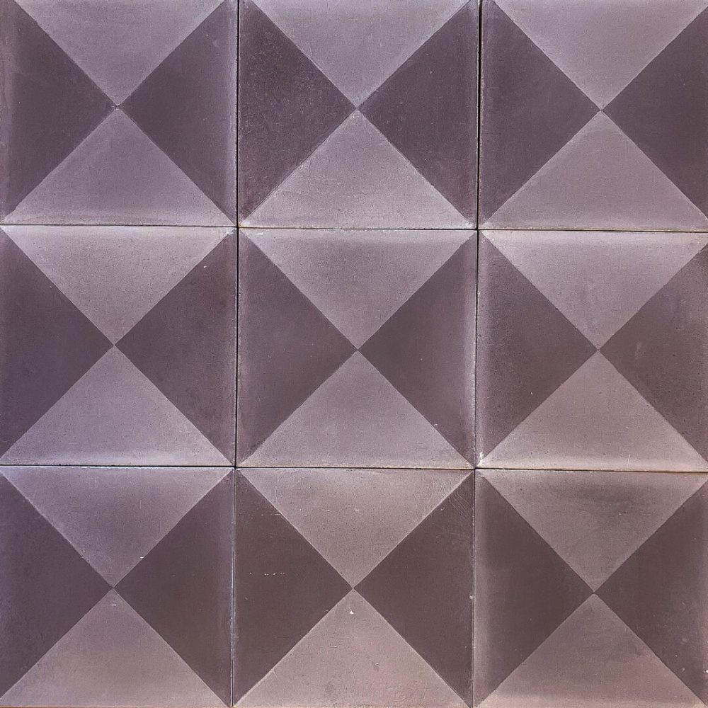 schackrutigt cementgolv i lila