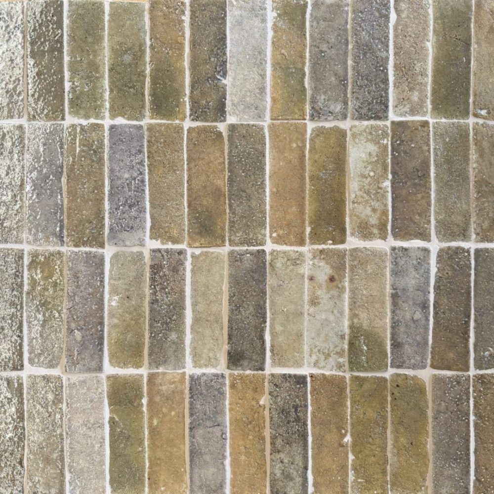 avlångt glaserat tegelgolv i beige, gul och lila