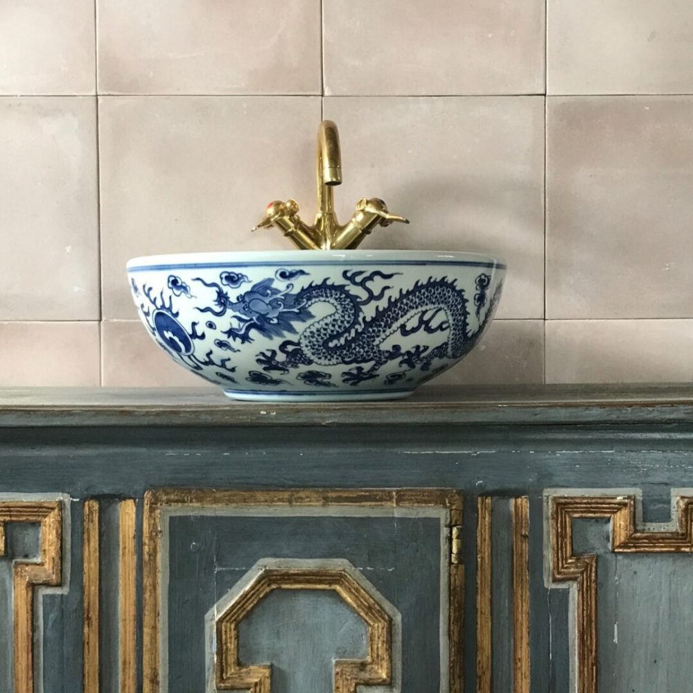 handfat-handmalat-dragon-bla-vit-1x1stiltje