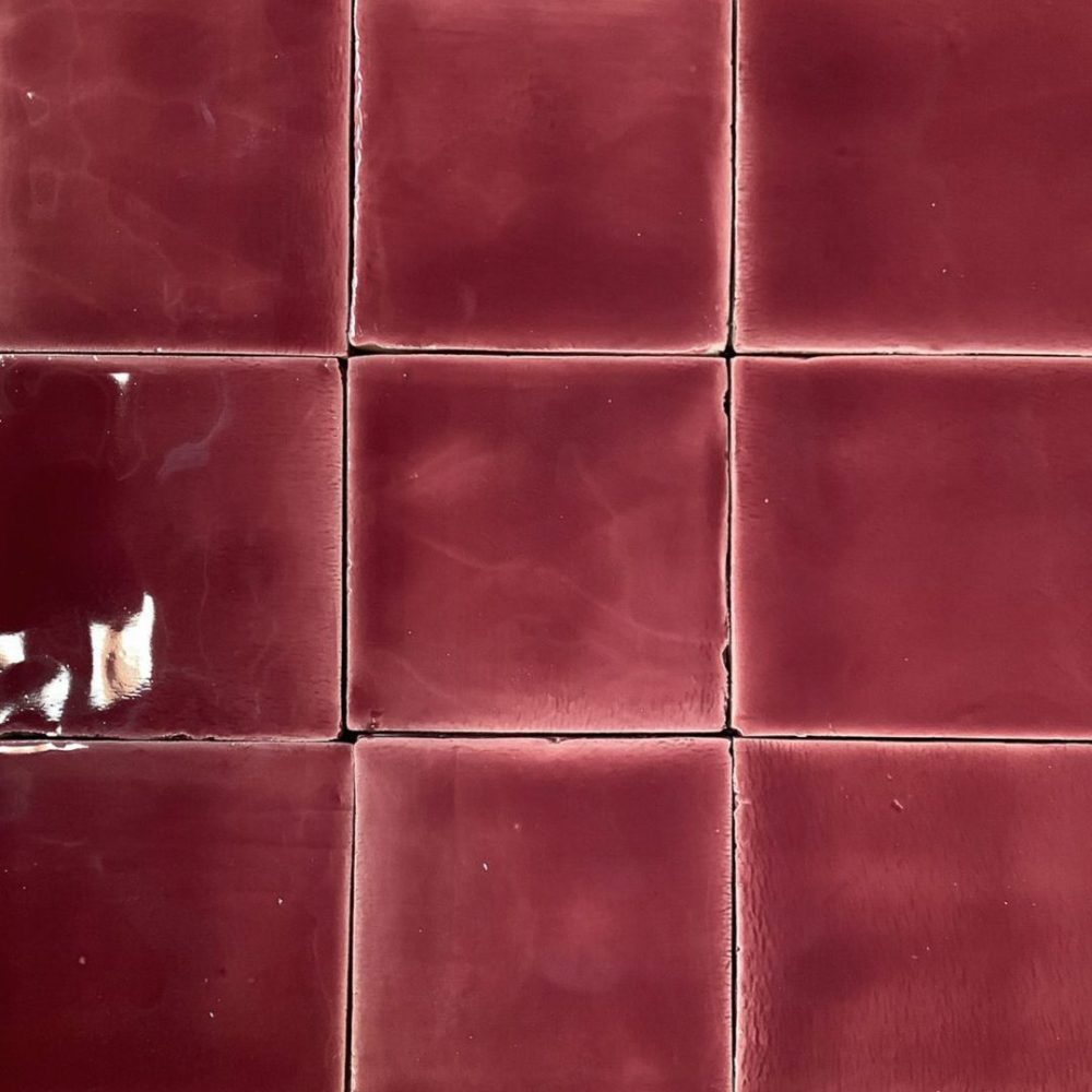 hallonrött handgjort kakel